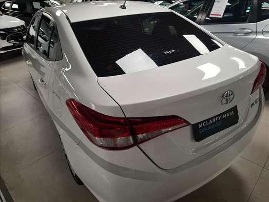TOYOTA-YARIS-2022