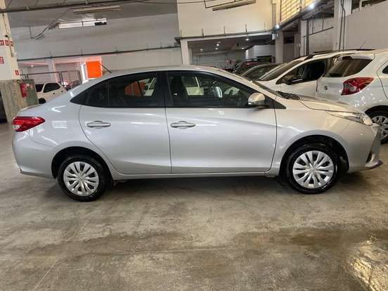 TOYOTA-YARIS-2024