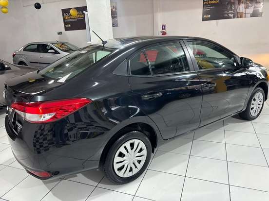 TOYOTA-YARIS-2024