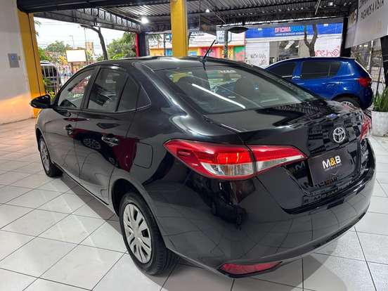 TOYOTA-YARIS-2024