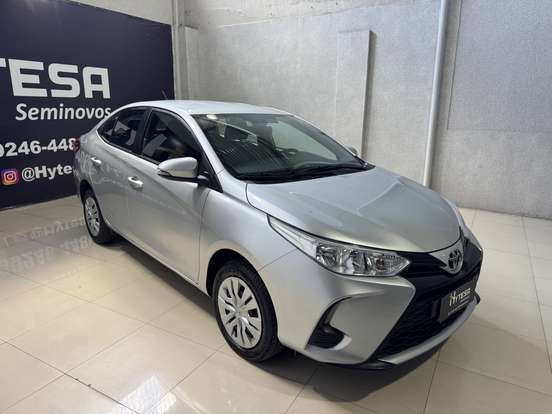 TOYOTA-YARIS-2024