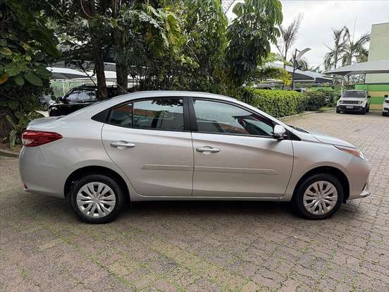 TOYOTA-YARIS-2024