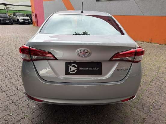 TOYOTA-YARIS-2024