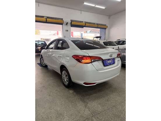 TOYOTA-YARIS-2024
