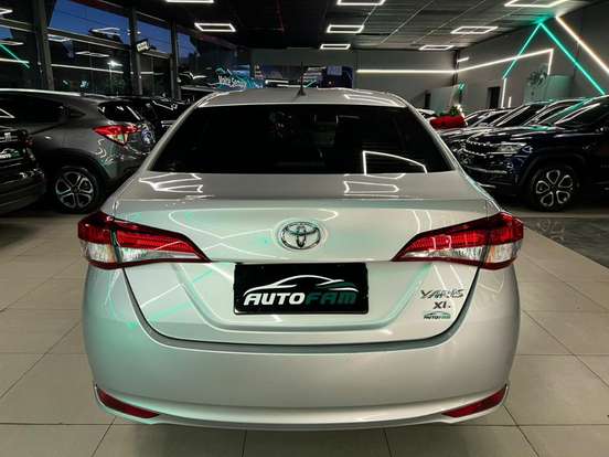 TOYOTA-YARIS-2020