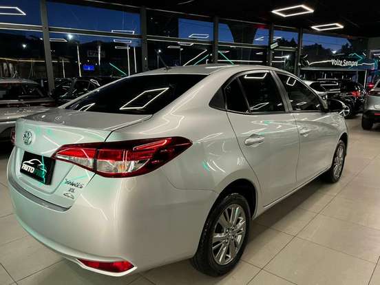 TOYOTA-YARIS-2020