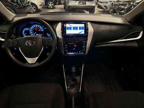 TOYOTA-YARIS-2020