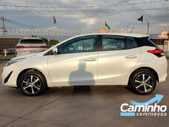 TOYOTA-YARIS-2021