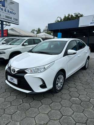 TOYOTA-YARIS-2024