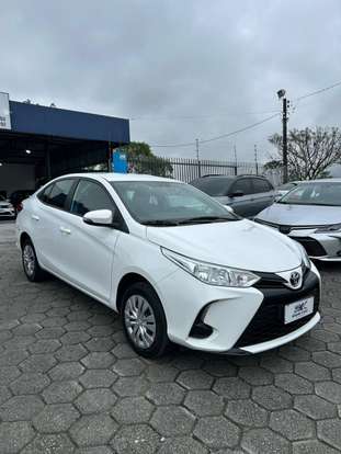TOYOTA-YARIS-2024