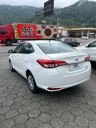 TOYOTA-YARIS-2024