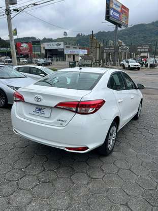 TOYOTA-YARIS-2024
