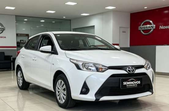 TOYOTA-YARIS-2022