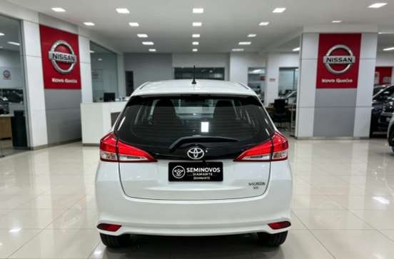 TOYOTA-YARIS-2022