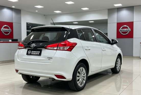 TOYOTA-YARIS-2022