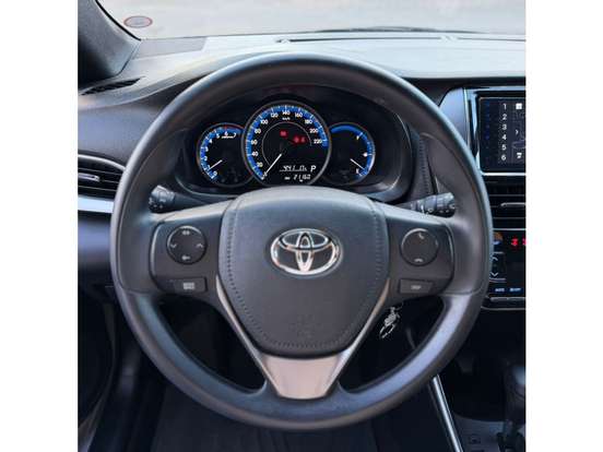 TOYOTA-YARIS-2024