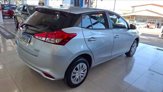 TOYOTA-YARIS-2024