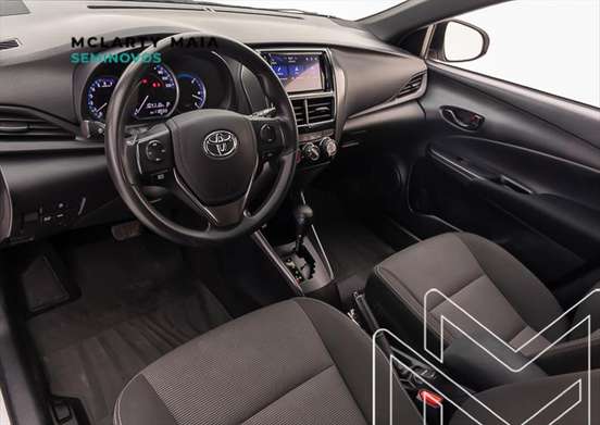 TOYOTA-YARIS-2022