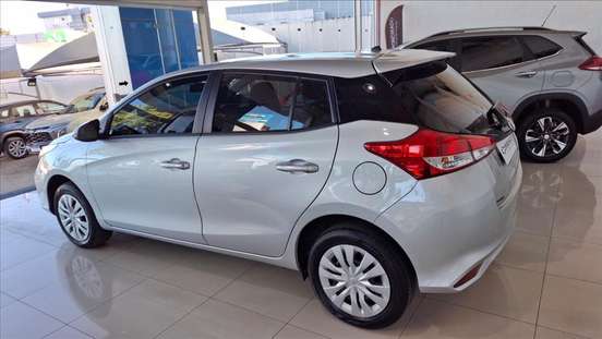 TOYOTA-YARIS-2024