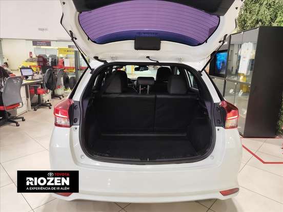 TOYOTA-YARIS-2022