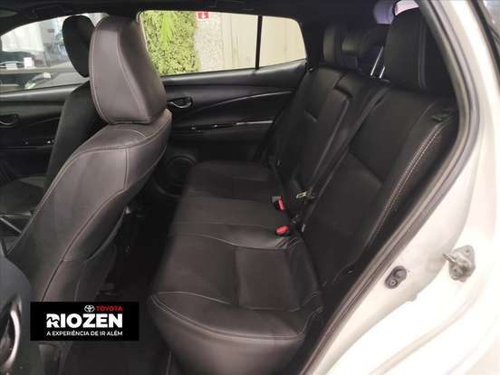 TOYOTA-YARIS-2022