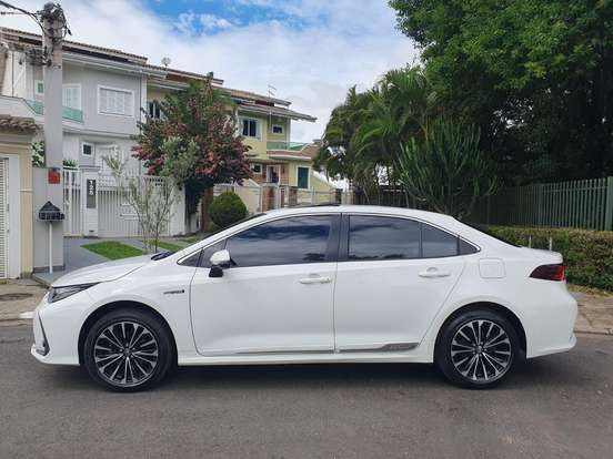 TOYOTA-COROLLA-2024