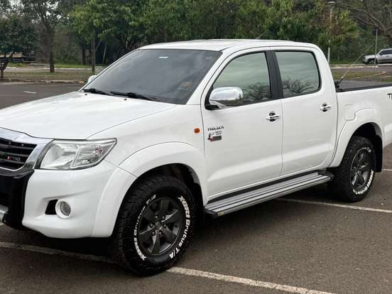 TOYOTA-HILUX-2012