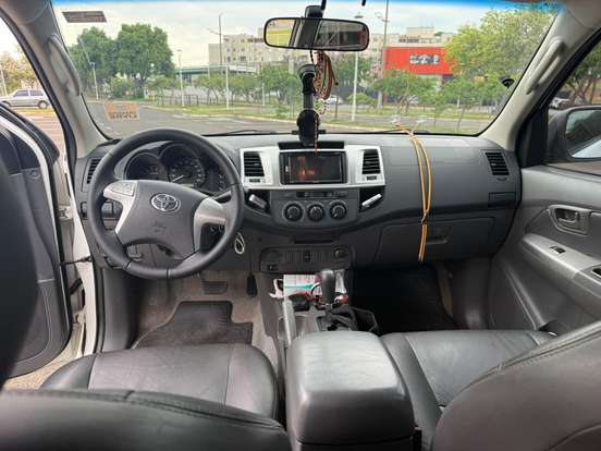 TOYOTA-HILUX-2.7 SR 4X2 CD 16V FLEX 4P AUTOMÁTICO TOYOTA-HILUX-2012