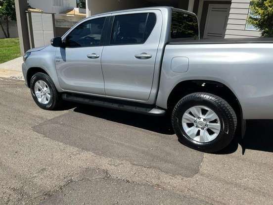 TOYOTA-HILUX-2.7 SRV 4X2 CD 16V FLEX 4P AUTOMÁTICO TOYOTA-HILUX-2017
