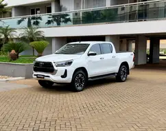 TOYOTA HILUX 2.8 D-4D TURBO DIESEL CD SRX 4X4 AUTOMÁTICO TOYOTA HILUX 2.8 D-4D TURBO DIESEL CD SRX 4X4 AUTOMÁTICO