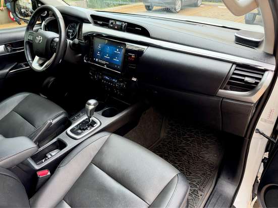 TOYOTA-HILUX-2024