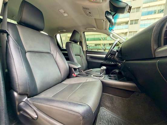 TOYOTA-HILUX-2.8 D-4D TURBO DIESEL CD SRX 4X4 AUTOMÁTICO TOYOTA-HILUX-2024