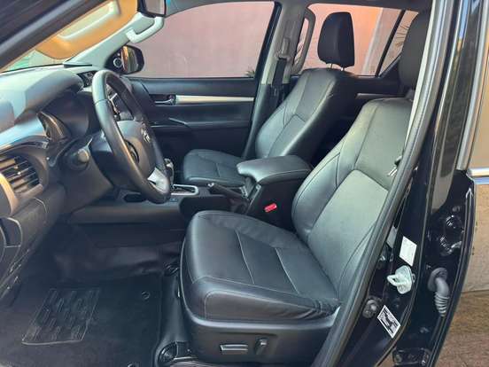 TOYOTA-HILUX-2022