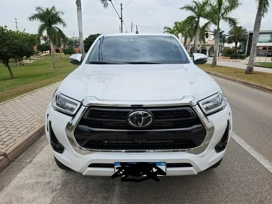 TOYOTA HILUX 2.8 D-4D TURBO DIESEL CD SRX PLUS 4X4 AUTOMÁTICO