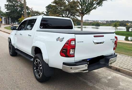 TOYOTA-HILUX-2024