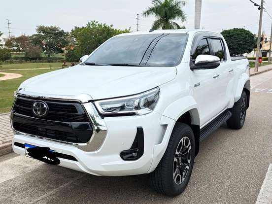 TOYOTA-HILUX-2.8 D-4D TURBO DIESEL CD SRX PLUS 4X4 AUTOMÁTICO TOYOTA-HILUX-2024