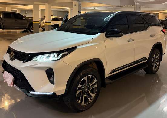 TOYOTA-HILUX SW4-2025