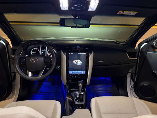 TOYOTA-HILUX SW4-2025
