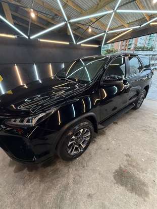 TOYOTA-HILUX SW4-2024