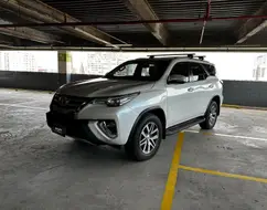 TOYOTA HILUX SW4 2.8 SRX 4X4 7 LUGARES 16V TURBO INTERCOOLER DIESEL 4P AUTOMÁTICO TOYOTA HILUX SW4 2.8 SRX 4X4 7 LUGARES 16V TURBO INTERCOOLER DIESEL 4P AUTOMÁTICO