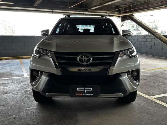 TOYOTA-HILUX SW4-2.8 SRX 4X4 7 LUGARES 16V TURBO INTERCOOLER DIESEL 4P AUTOMÁTICO TOYOTA-HILUX SW4-2016