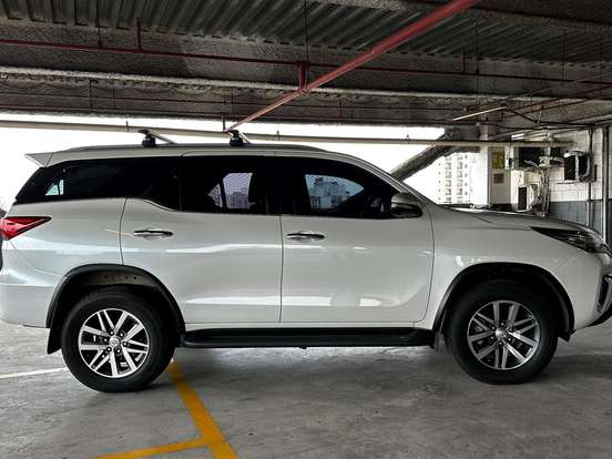 TOYOTA-HILUX SW4-2.8 SRX 4X4 7 LUGARES 16V TURBO INTERCOOLER DIESEL 4P AUTOMÁTICO TOYOTA-HILUX SW4-2016