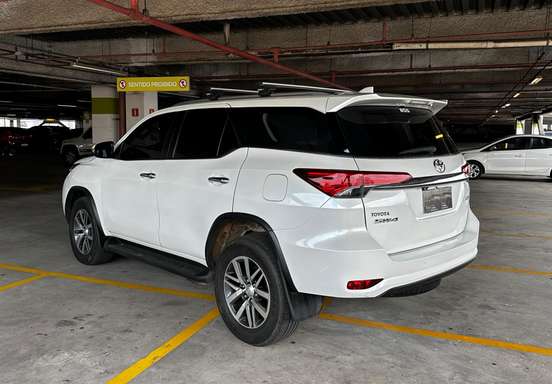 TOYOTA-HILUX SW4-2016