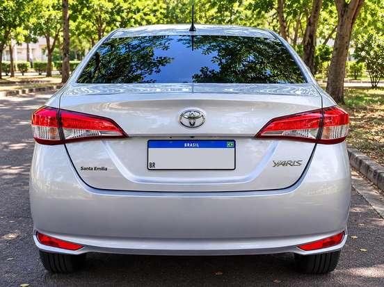 TOYOTA-YARIS-2021