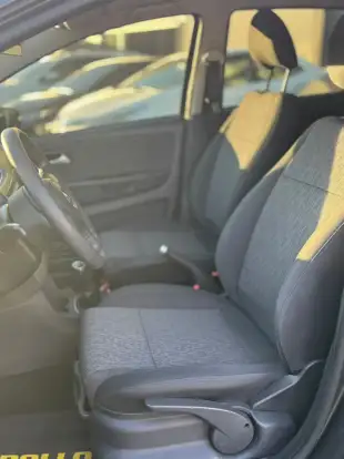 VOLKSWAGEN-FOX-2013