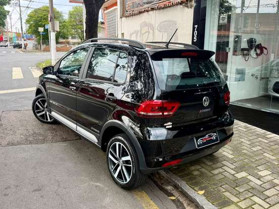 VOLKSWAGEN-FOX-2021