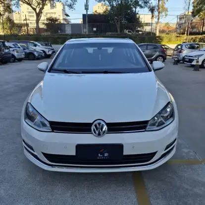 VOLKSWAGEN-GOLF-2015