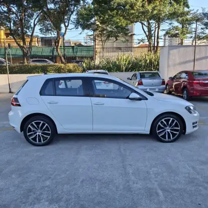 VOLKSWAGEN-GOLF-2015