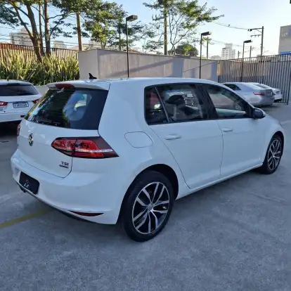 VOLKSWAGEN-GOLF-2015