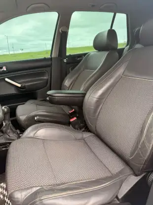 VOLKSWAGEN-GOLF-2010